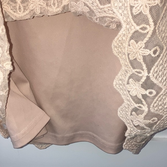 Forever 21 size medium creamy / Tan A-line Flutter Sleeve lace Dress lined Teen - Picture 11 of 16